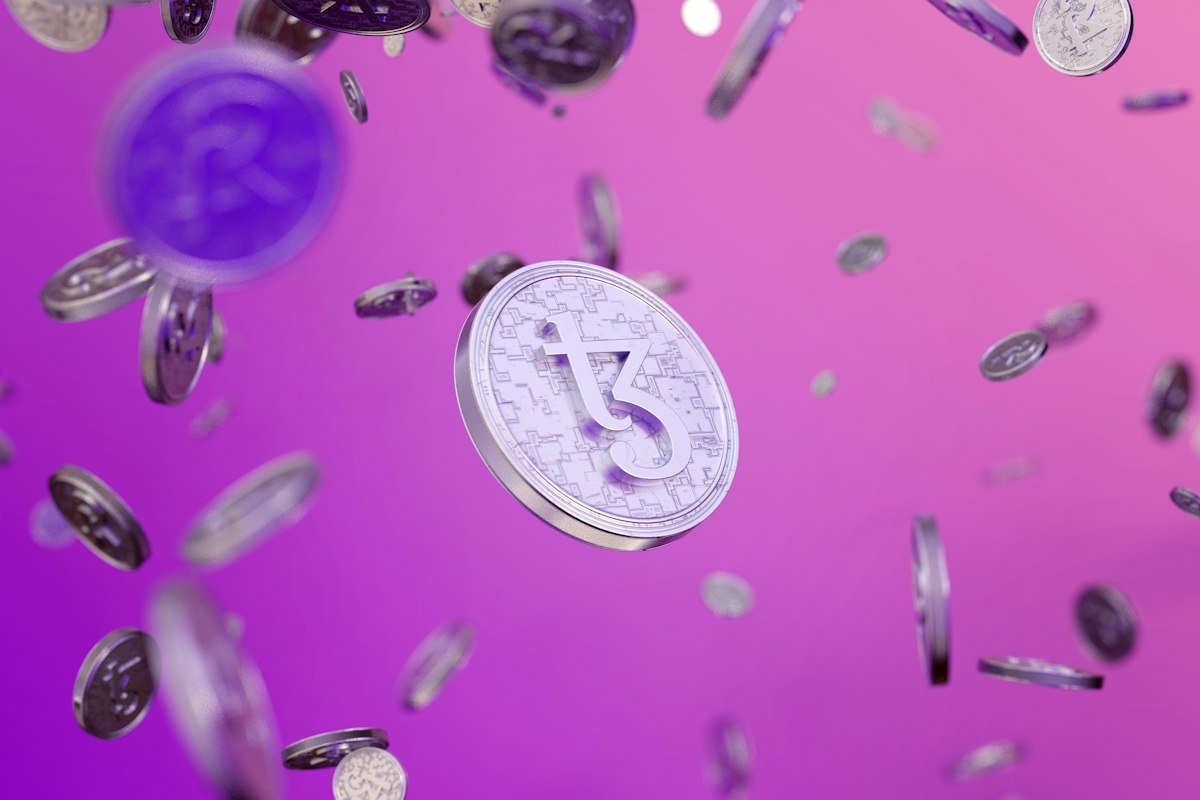 Criptomonedas físicas sobre una superficie, imagen para explicar qué pasa cuando cierra una plataforma cripto